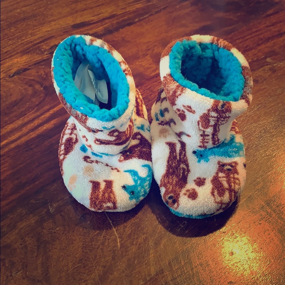 Cuddl duds fleece slippers.